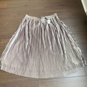 Banana Republic size 14 midi silver/taupe metallic accordion pleat skirt.